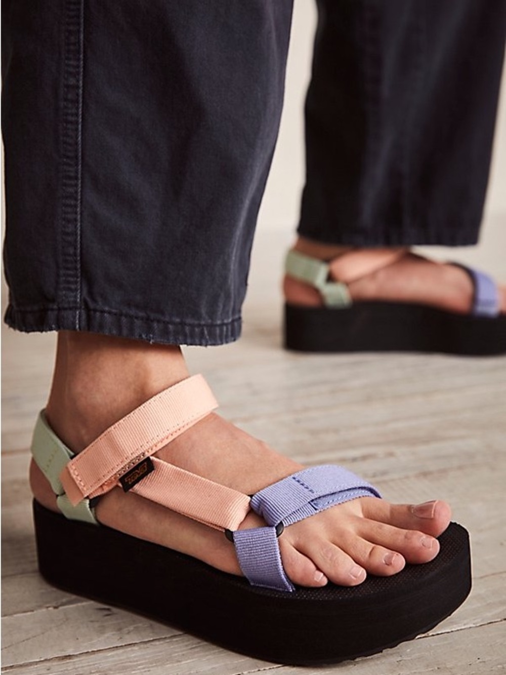 Teva Flatform Universal Sherbert Multi Platform Sandals Women’s Size 9 NWOB - Picture 2 of 5